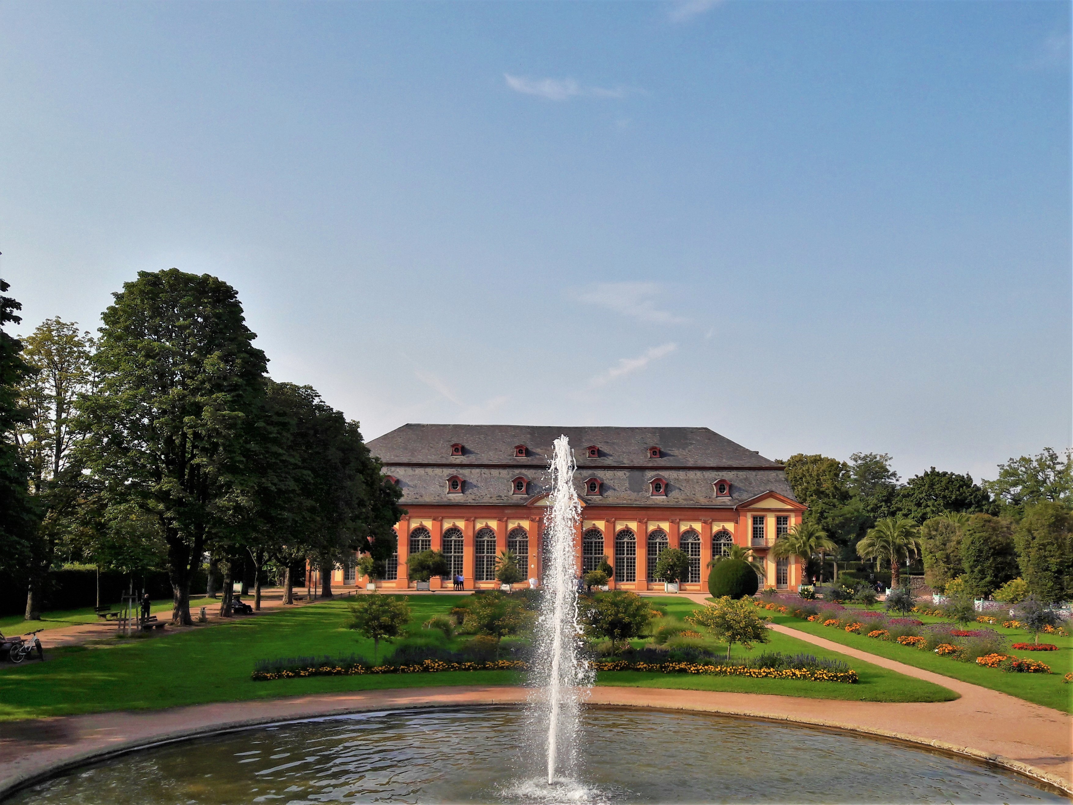 https://de.wikipedia.org/wiki/Datei:Prinz-Georgs-Garten_(Darmstadt)_01.JPG